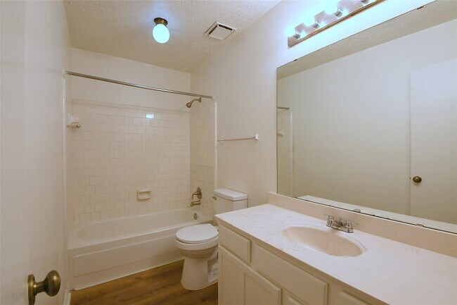 Building Photo - 18811 Pine Trace Ct