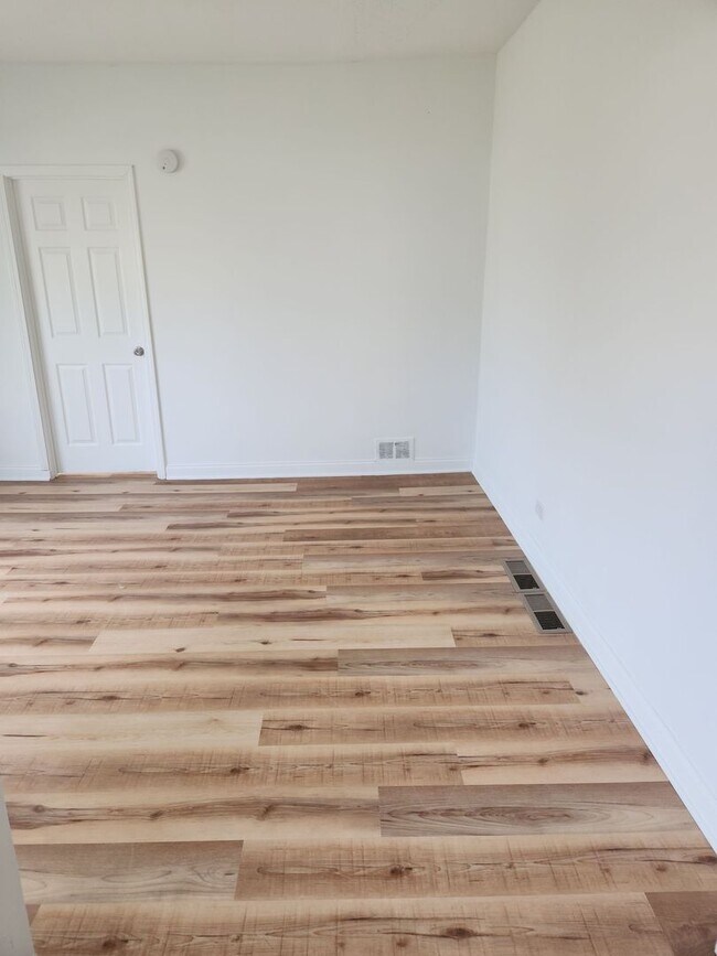 Building Photo - 264 N Jackson St