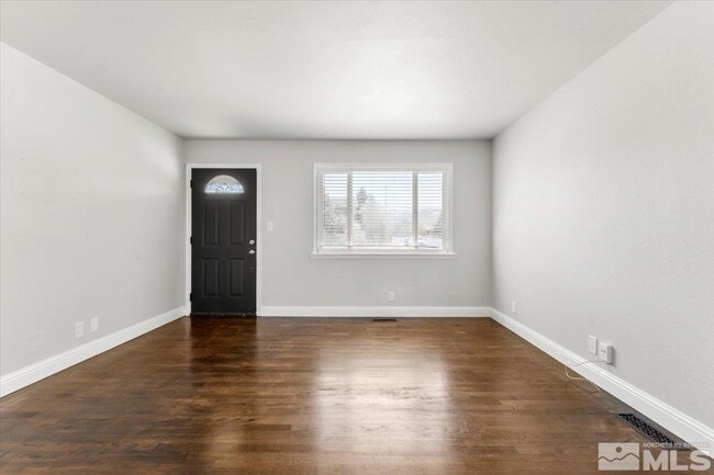 Building Photo - 990 Akard Dr