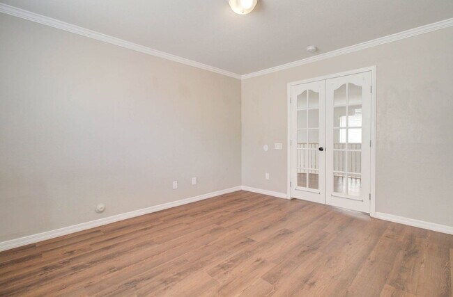 Building Photo - 2143 W Marconi Ave