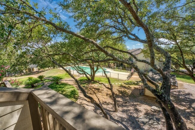 Building Photo - 307 Crestview