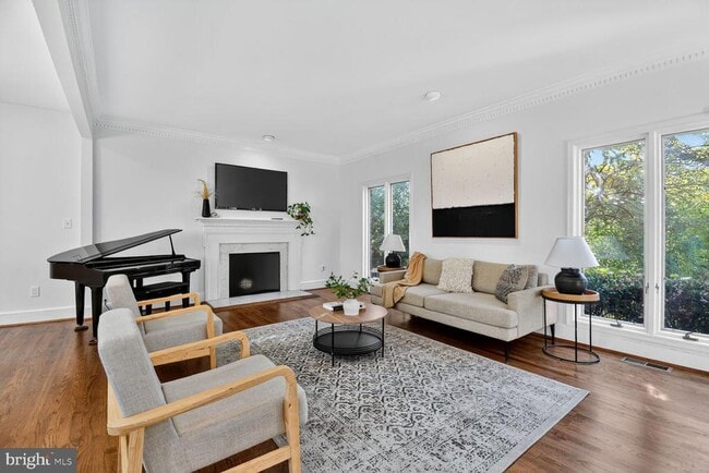 Building Photo - 3227 Ellicott St NW