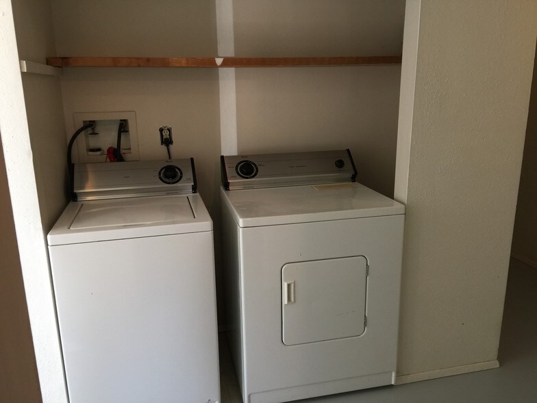 Building Photo - 418 NW Maryland St