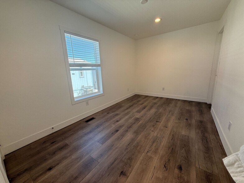 Building Photo - 3601 E Wyoming Ave