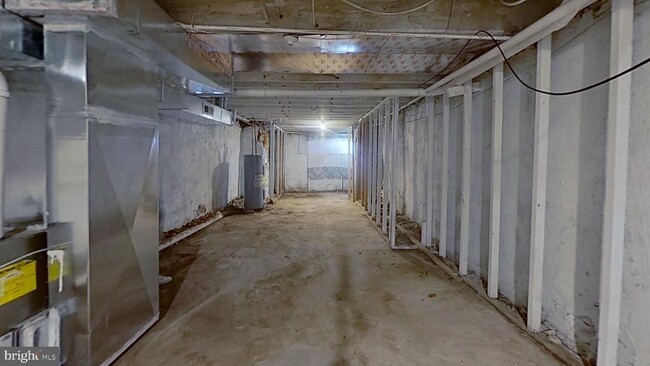 Building Photo - 5920 Vine St