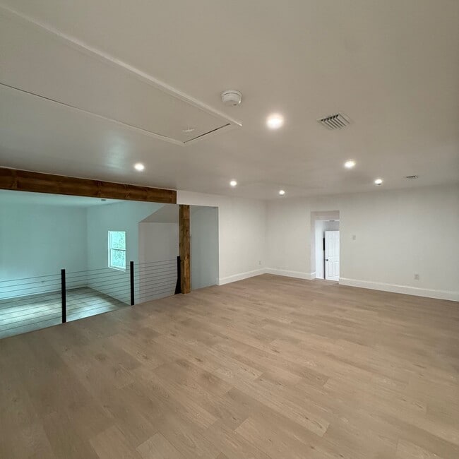 Building Photo - 7499 Pinehill Rd