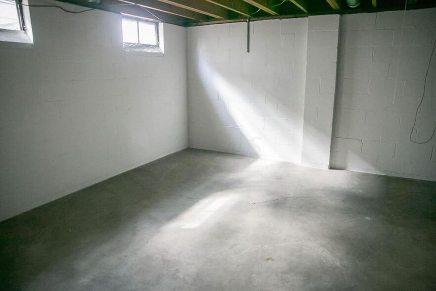 Building Photo - 1306 Zettler Rd