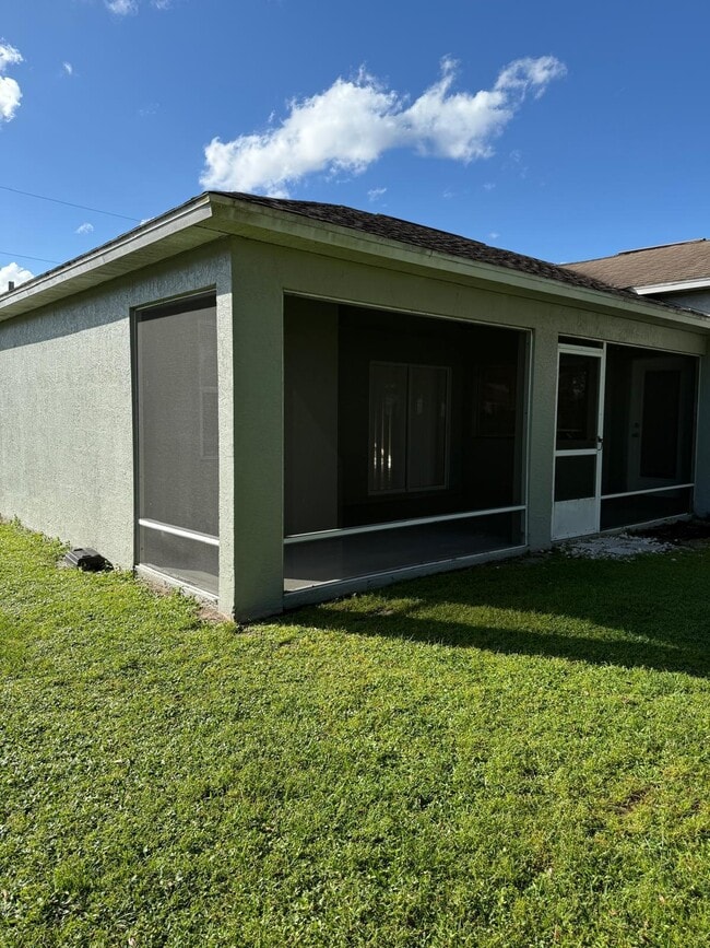 Building Photo - 3125 SW Dimattia St