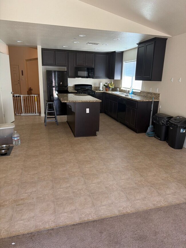 Building Photo - BEAUTIFUL SINGLE STORY HOME ON CORNER LOT
