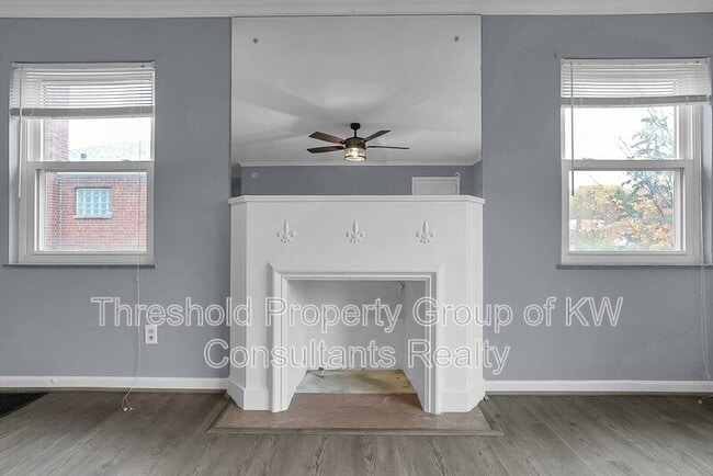 Building Photo - 851 Kenwick Rd