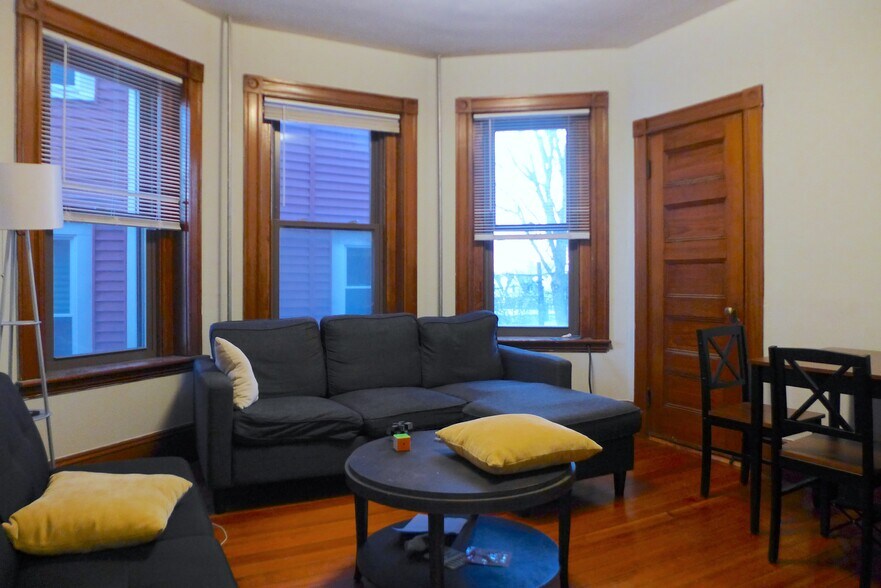 Building Photo - 122 Calumet St