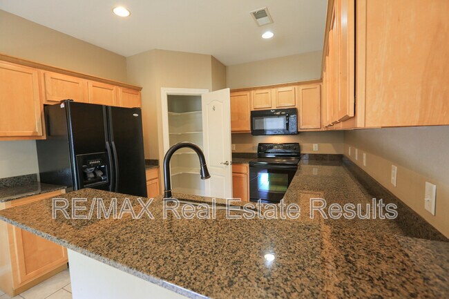Building Photo - 1511 Benjamin Grn