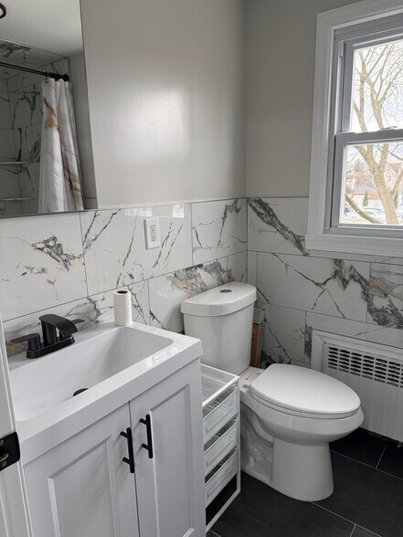 Building Photo - 15 Lewis St