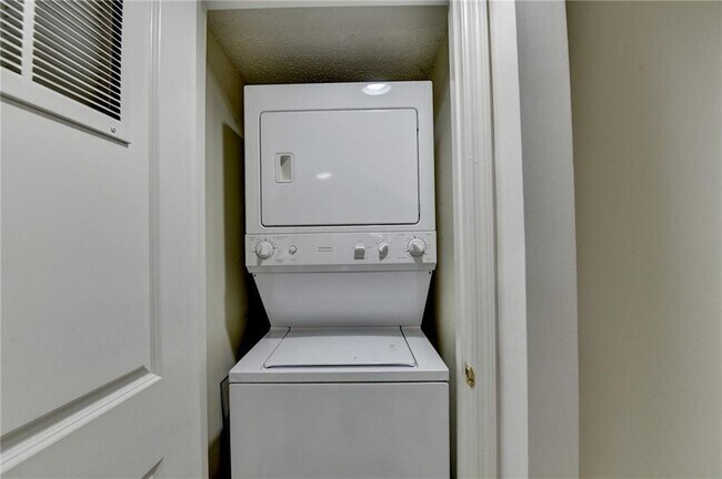 Building Photo - 3650 Ashford Dunwoody Rd NE