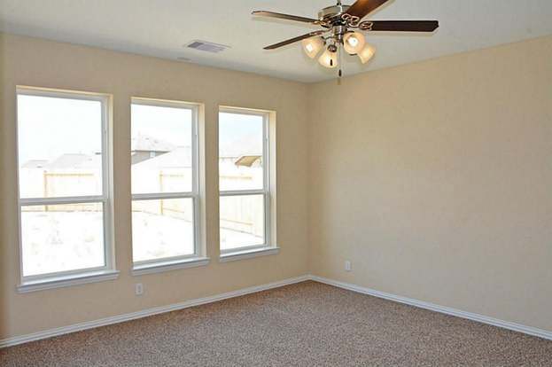 Building Photo - 2419 Doral Dr