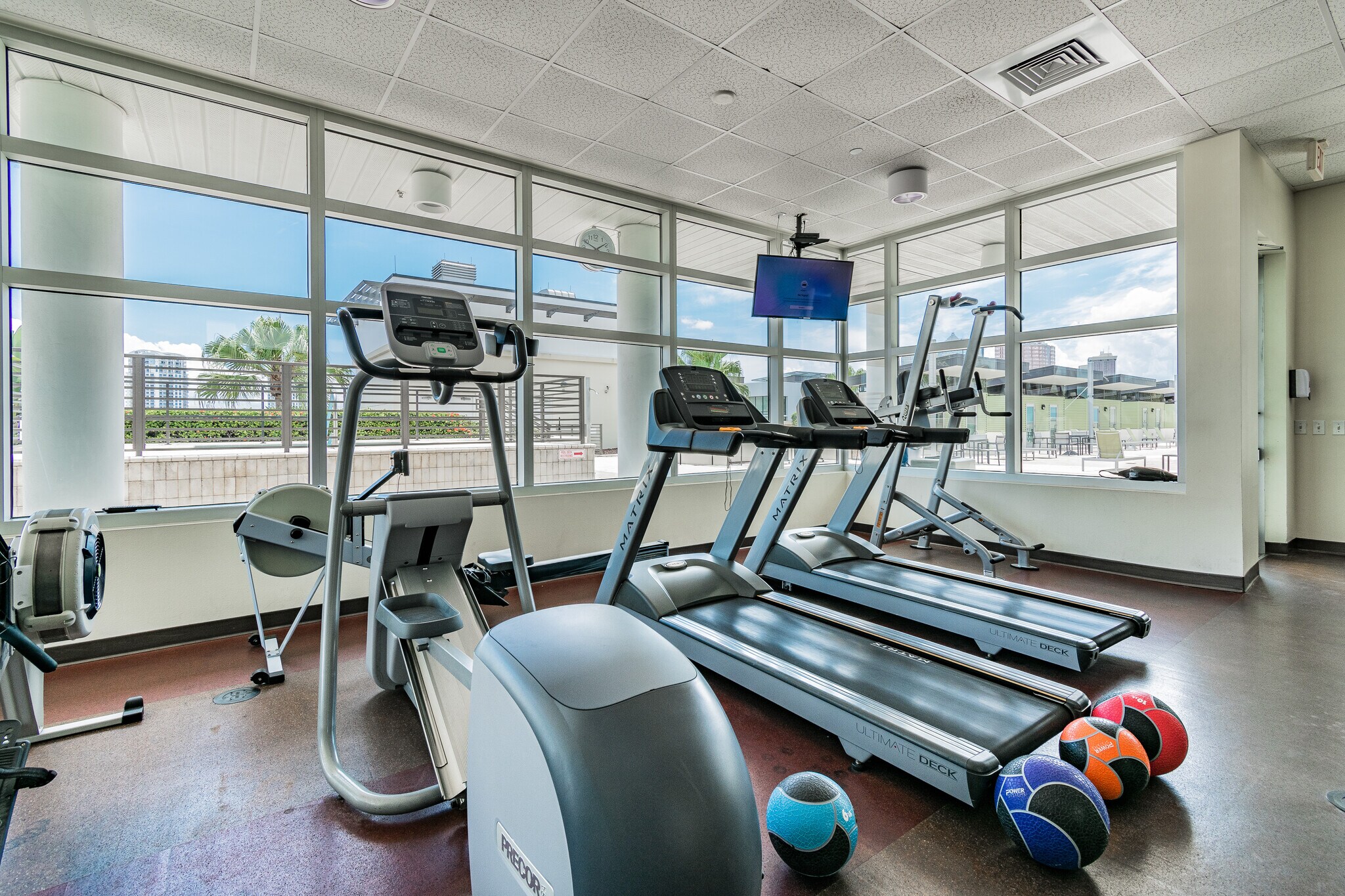Fitness room - 1120 E Kennedy Blvd