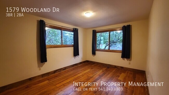 Building Photo - 1579 Woodland Dr