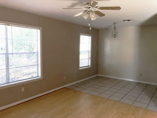 Building Photo - 700 Vassar Ct