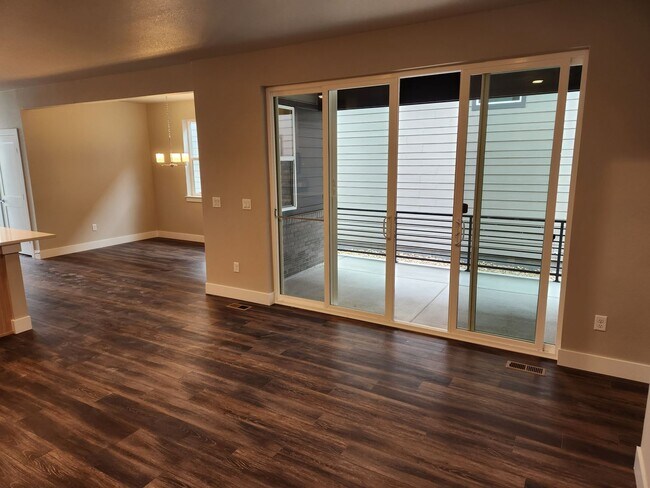 Building Photo - Newer single family home in Painted Prairie.