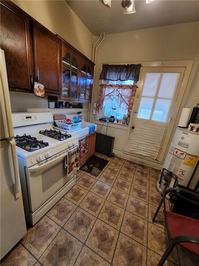 Building Photo - 266-268 E Walnut Street