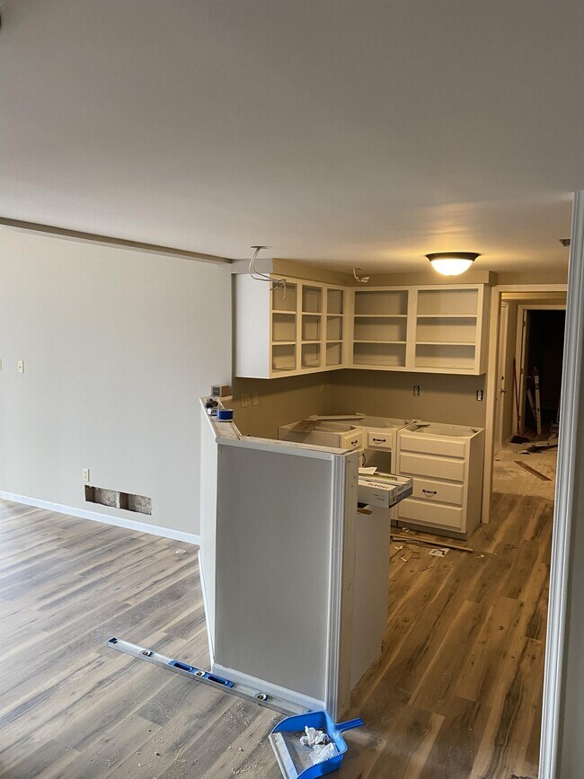 Building Photo - 2400 Sunflower St