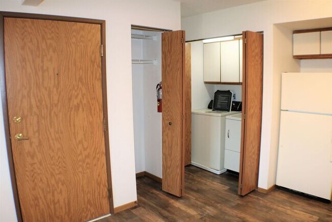 Building Photo - $1,075 | 2 Bedroom, 1 Bathroom 1st Floor Condo | Pet Friendly!* | Available for July 27th, 2026 M...