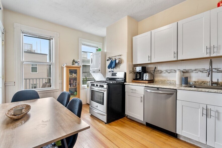 Building Photo - 161 N St