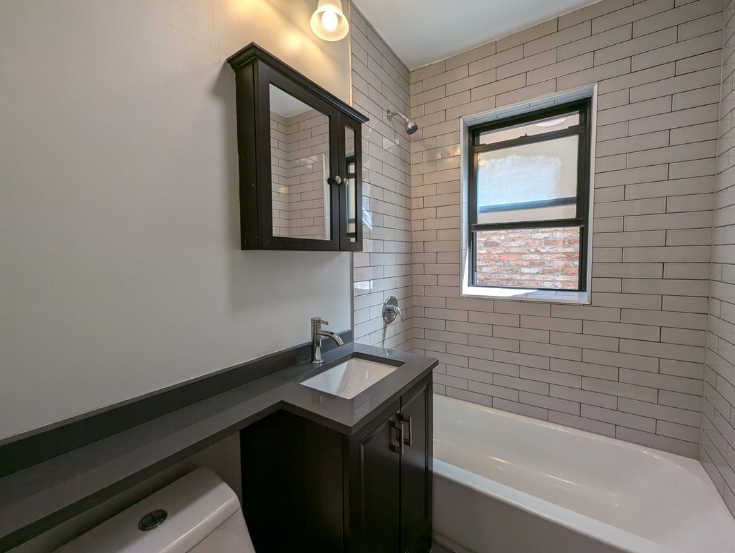Building Photo - 4546 N Damen Ave