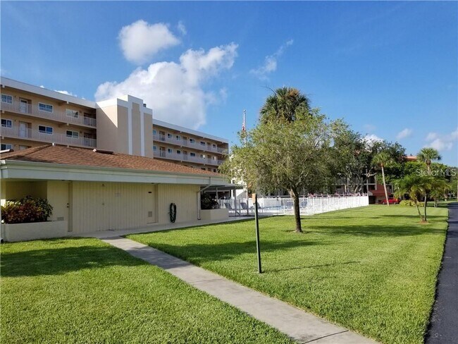 Building Photo - 9510 Harbor Greens Way