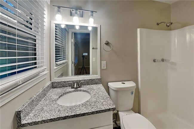 Building Photo - 6659 Kellogg Dr