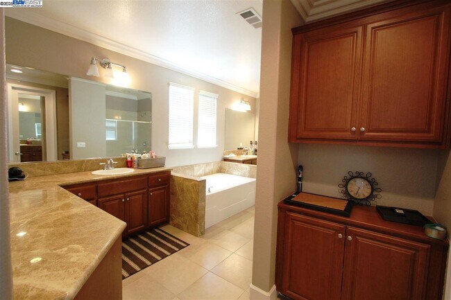 Building Photo - 5199 Salerno Dr