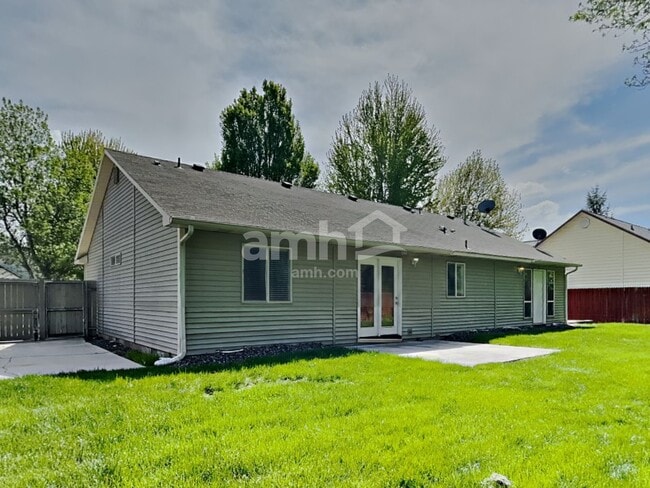 Building Photo - 257 S Delphinium Ave