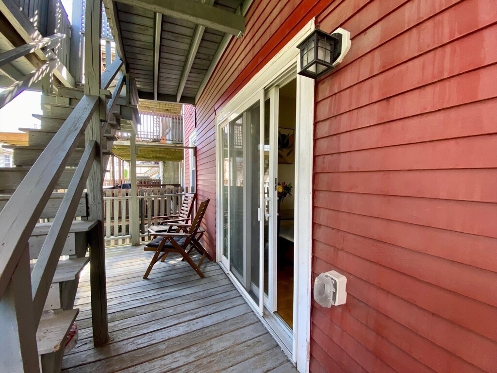 Building Photo - 512 E 3rd St