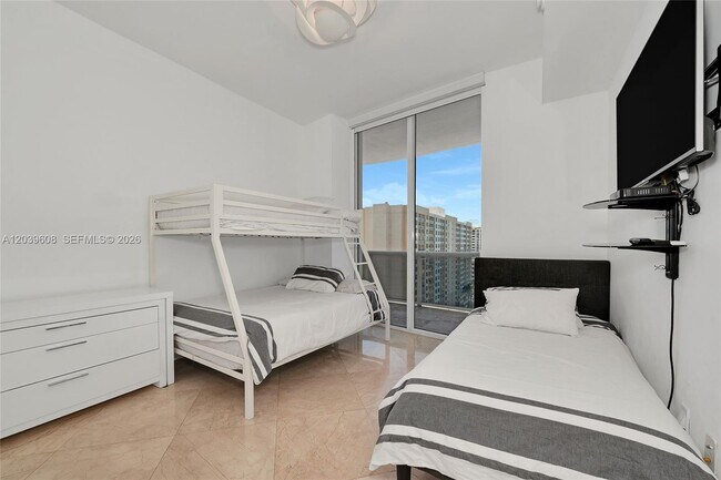Building Photo - 16001 Collins Ave