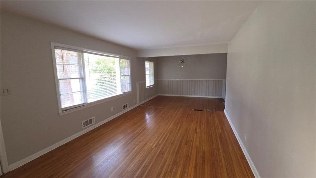 Building Photo - 136 Hillsdale Dr SE