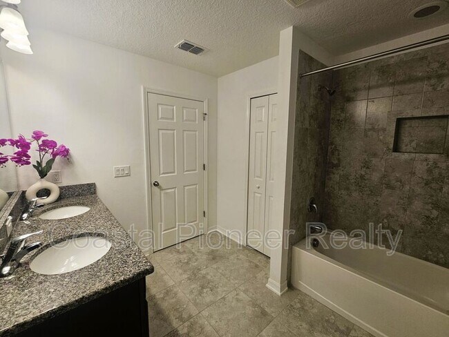 Building Photo - 16073 Sonoma Grv Cir