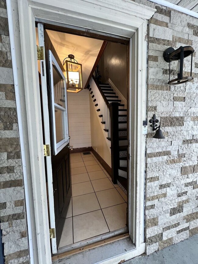 Building Photo - Charming, updated 3-bedroom, 2-bath home in the heart of Allegan