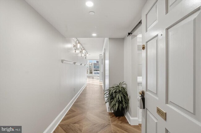 Primary Photo - 701 Pennsylvania Ave NW