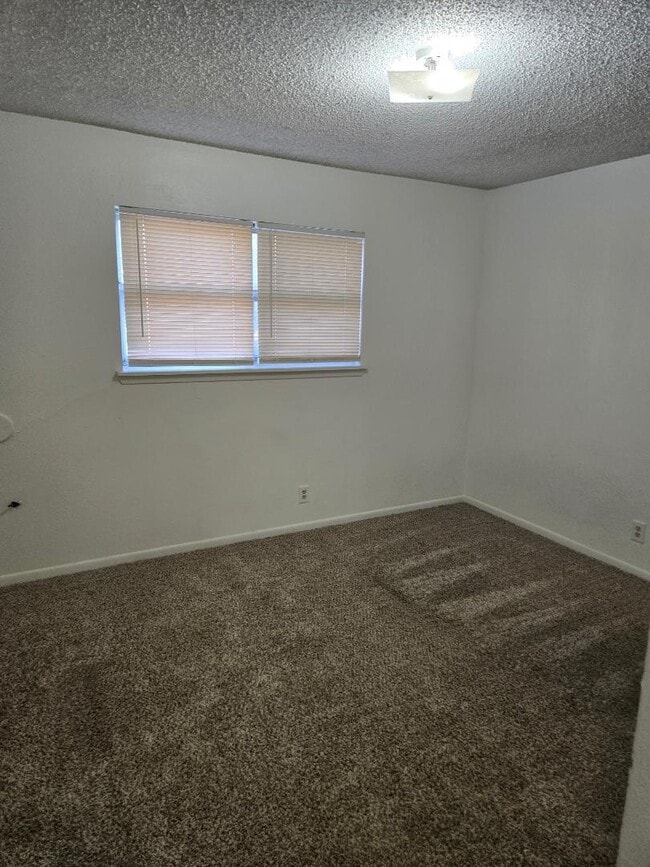 Building Photo - 127 Regency Ave