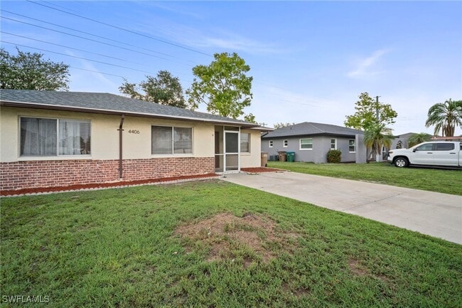 Building Photo - 4406 Santa Barbara Blvd