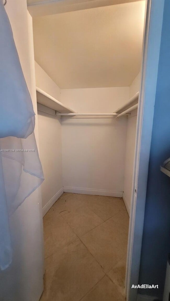 Building Photo - 1400 NE 54th St