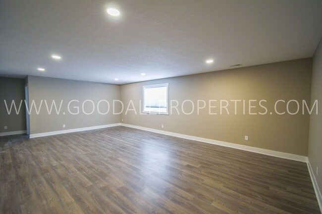Building Photo - 4-Bedroom Ranch in Clive with Finished Basement & 3-Car Garage!