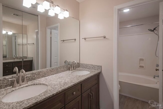 Building Photo - 5051 Grande Dr