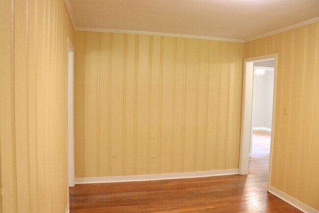 Building Photo - Irresistible 3-bedroom will leave you deli...