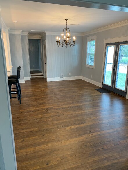 Building Photo - 933 W Home Ave