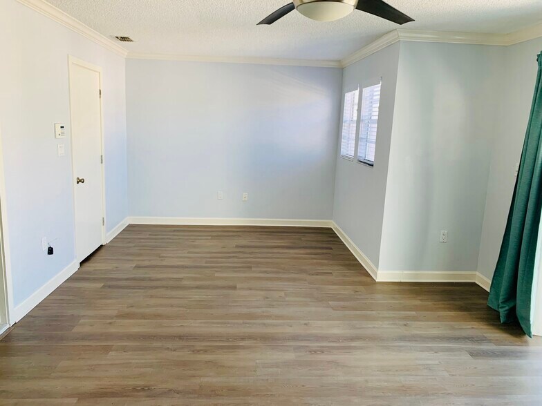 Building Photo - 2939 W Knights Ave