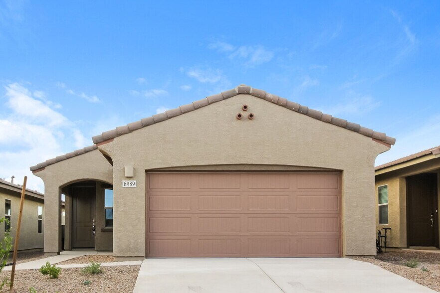 Primary Photo - 6989 W Hedge Rose Dr