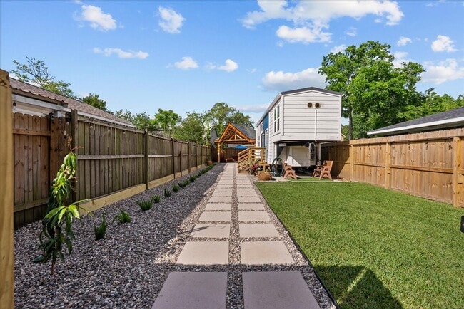 Building Photo - 4734 Oleander St