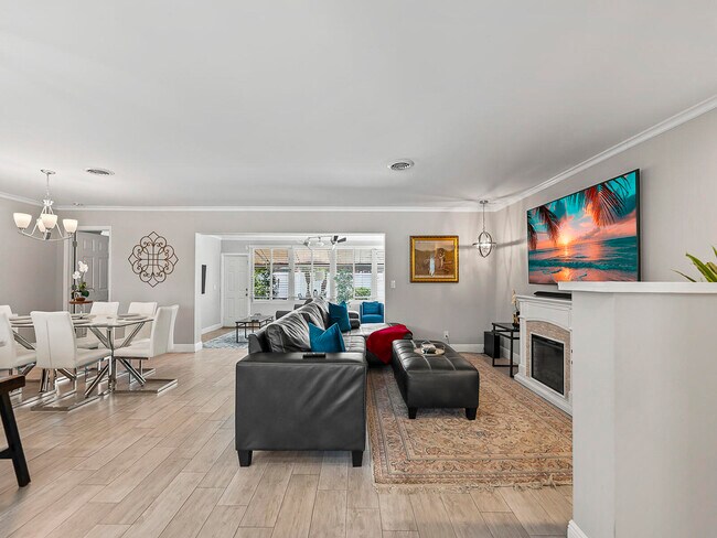 Building Photo - 801 SE 14th St