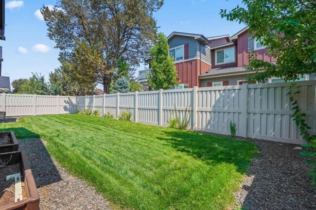 Building Photo - 1284 N Heath Ave